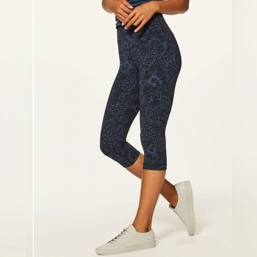 Lululemon Wunder Under Hi-Rise 1/2 Tight *Full-On Luxtreme 17 size 4